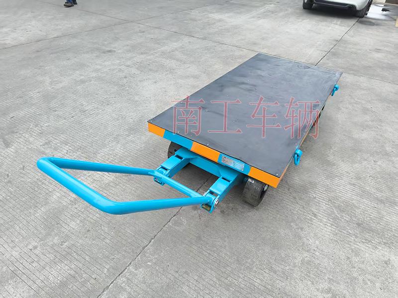 3吨小型安博体育·ANBO(中国)官方网站 带橡胶垫工具车