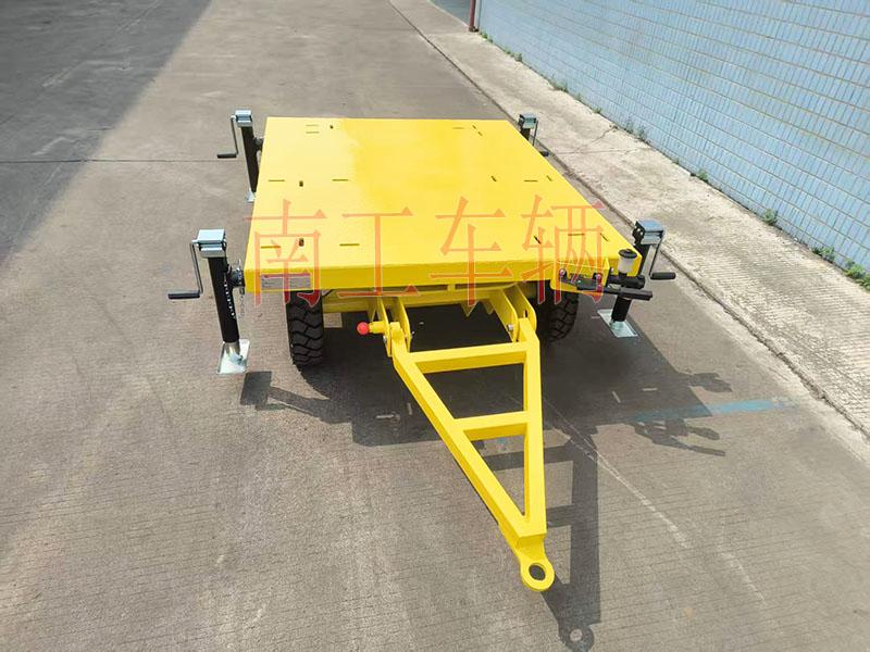 1.5吨轻型安博体育·ANBO(中国)官方网站带折叠支腿