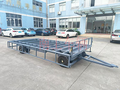 4吨骨架式安博体育·ANBO(中国)官方网站 带下翻护栏工具拖车I.jpg