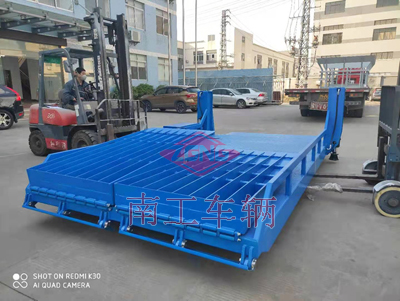 1768456435910591.jpg 非标订制8吨移动式登车桥I.jpg