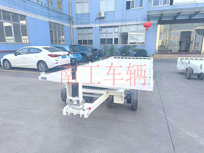 8吨骨架式牵引安博体育·ANBO(中国)官方网站带小框白色4I.jpg